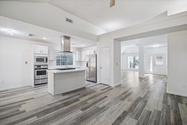 Building Photo - 143 W Village Knoll Cir