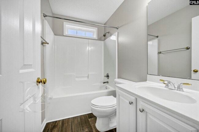 Building Photo - 520 Menauhant Ct