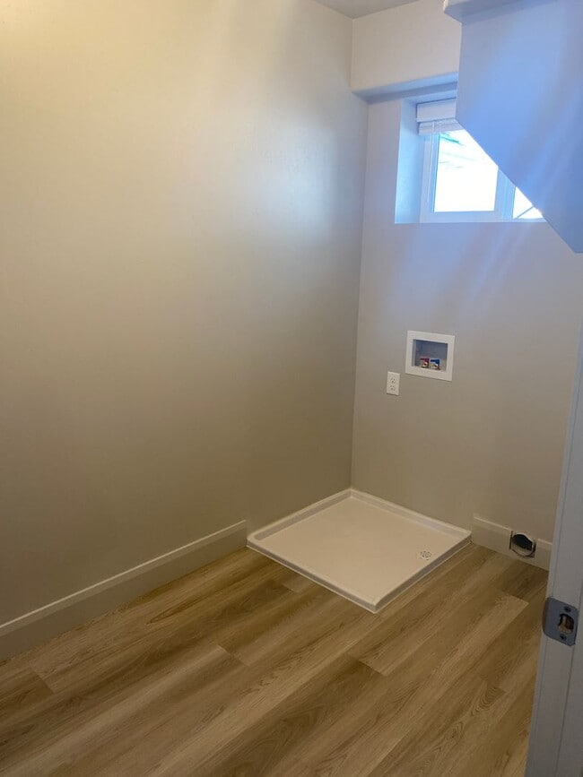 Building Photo - 3 bed 2.5 bath in  Townhome Spanish Fork