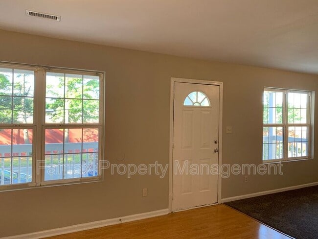 Building Photo - 1807 Fidelity Dr