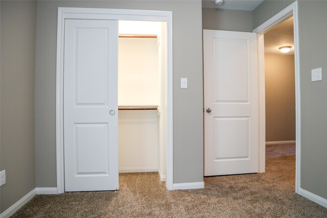 Building Photo - 118 Artesian Way