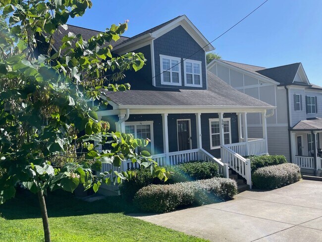 Building Photo - 3 Bedroom/ 2.5 Bath Home in Woodbine with Beautiful Screened in Porch and Fenced Yard.