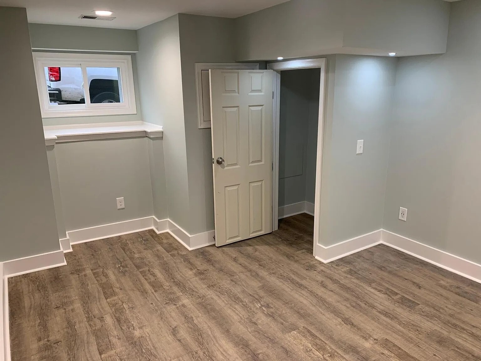 Building Photo - 3530 Chestnut Ave