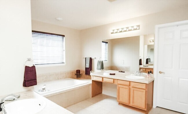 Building Photo - Amazing Thornton Home