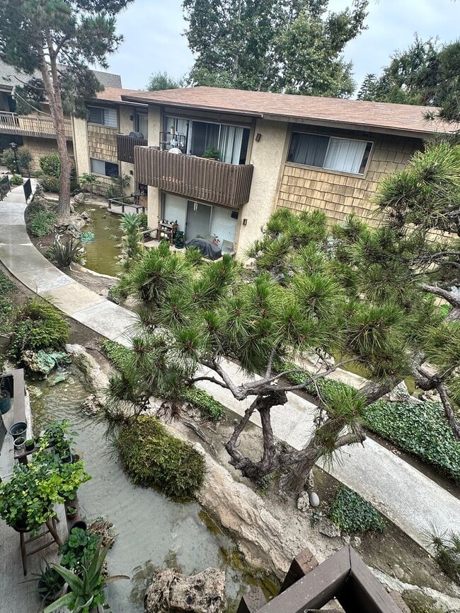 Building Photo - UPSTAIRS 1 BEDROOM CONDO FOR LEASE- GATED ...