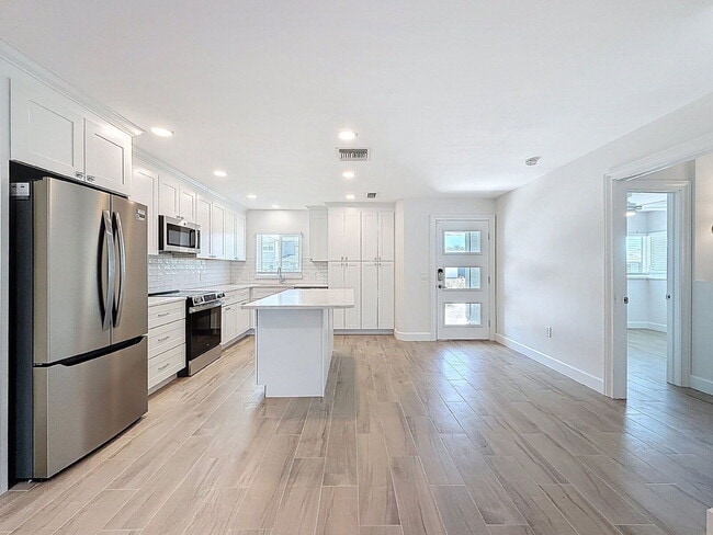 Building Photo - 200 176th Terrace E