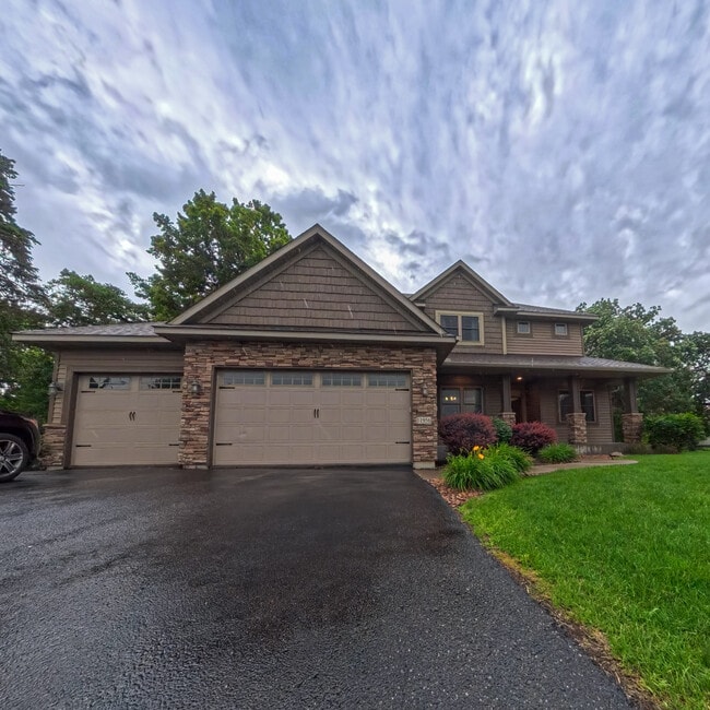 Building Photo - 11956 Castle Rock Ct N