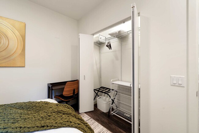 Building Photo - 1122 W Chicago Ave