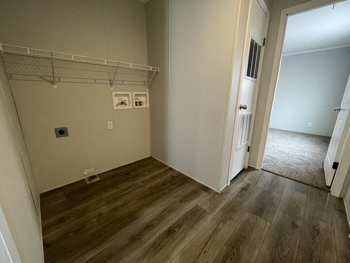 Building Photo - 38035 Leverette Ave