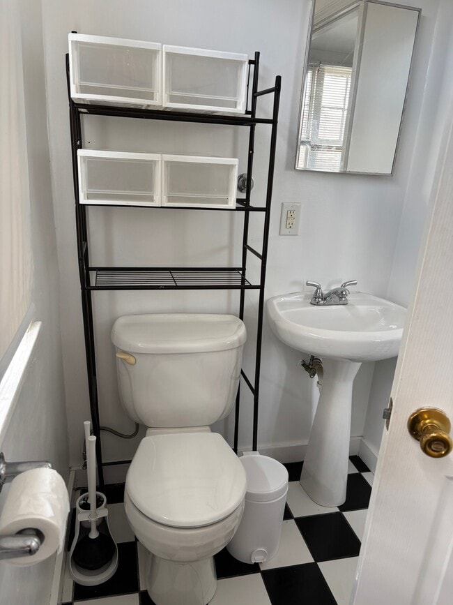 Building Photo - 7114 Freret St