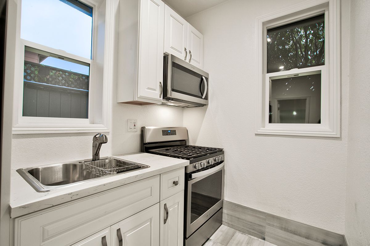 Building Photo - 1351 Eastshore Dr