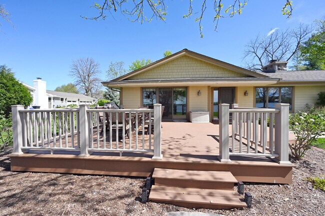 Building Photo - 202 Lac La Belle Dr