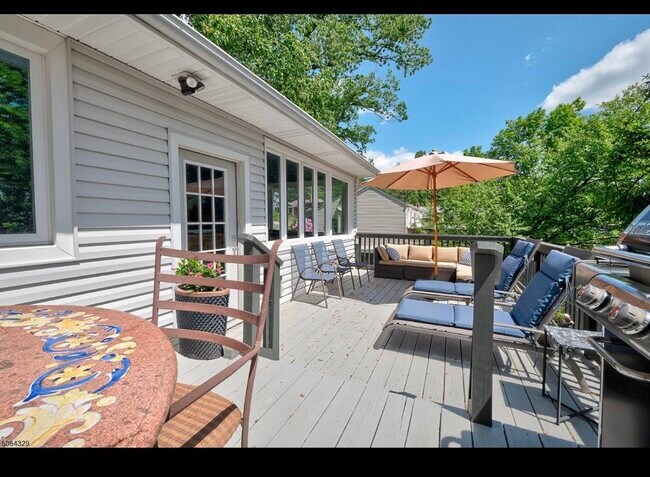 Building Photo - 4 Undercliff Terrace