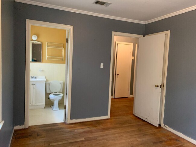 Building Photo - 307 Rosedale Pl