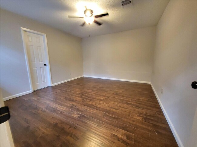 Building Photo - 2711 S Brompton Dr