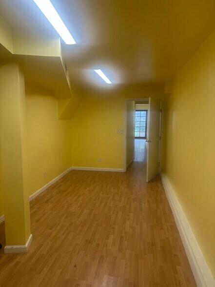 Building Photo - 433 Point Lobos Ave