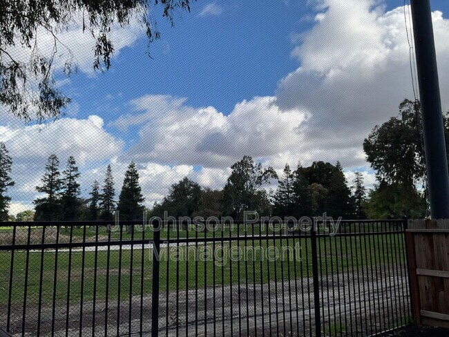 Building Photo - 470 Miwok Ln