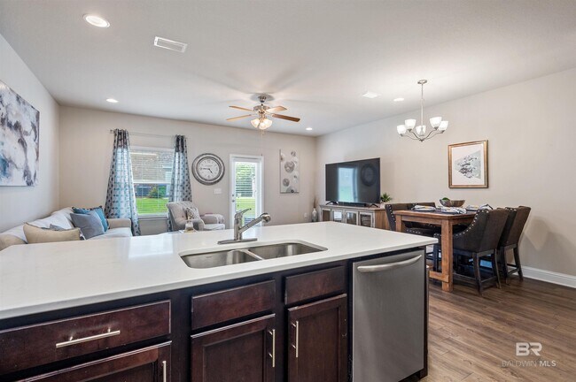 Building Photo - 6780 Spaniel Dr