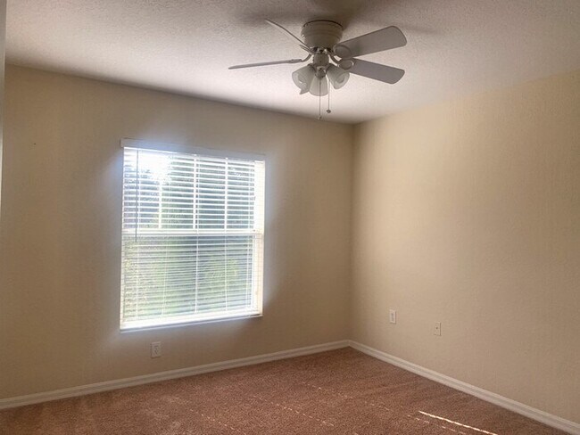 Building Photo - GATED COMMUNITY WITH COMMUNITY POOL