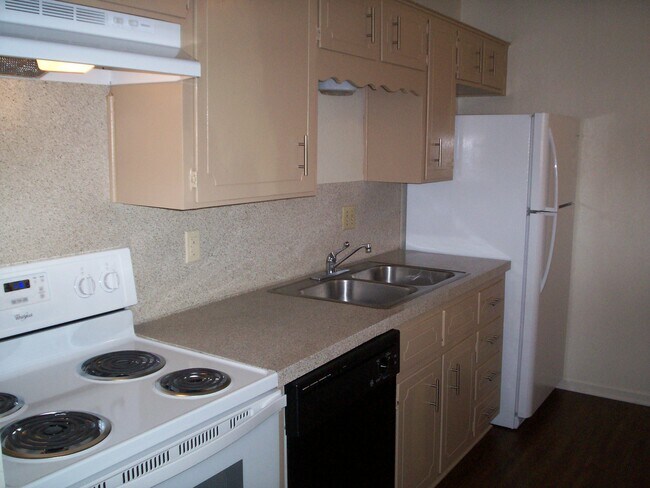 Building Photo - 2205 Botanical Dr