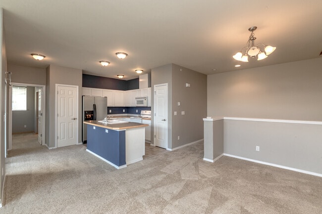 Building Photo - Low Maintenance Living 2 Bedroom Condo, Du...