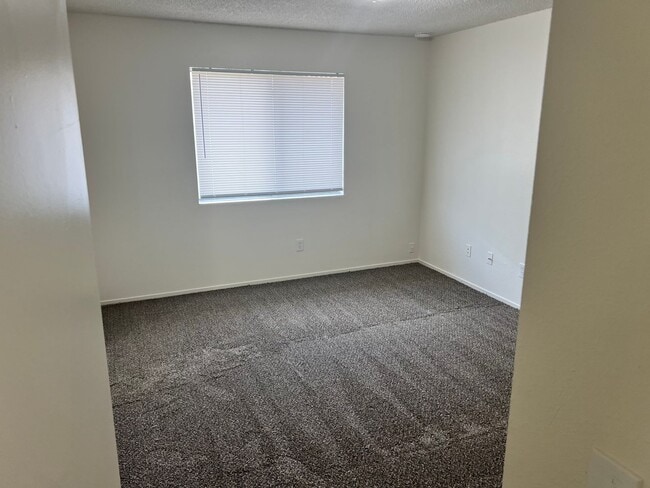Building Photo - 4418 White Ln