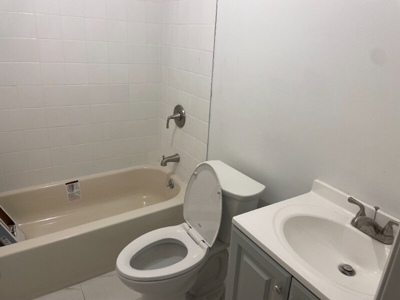 Building Photo - 105 Warren St