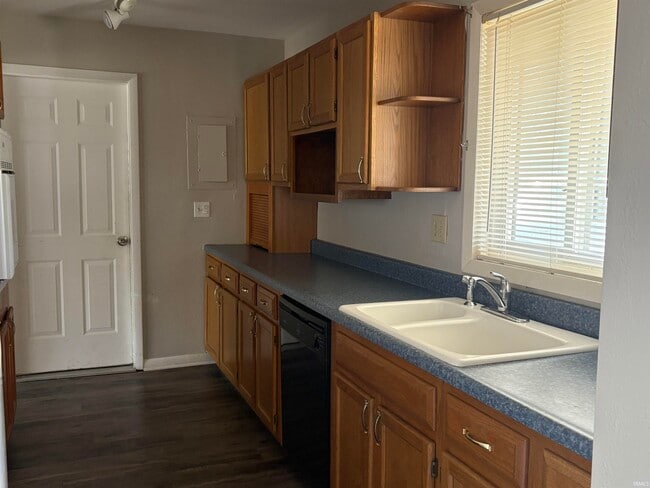 Building Photo - 1010 N Lincoln St