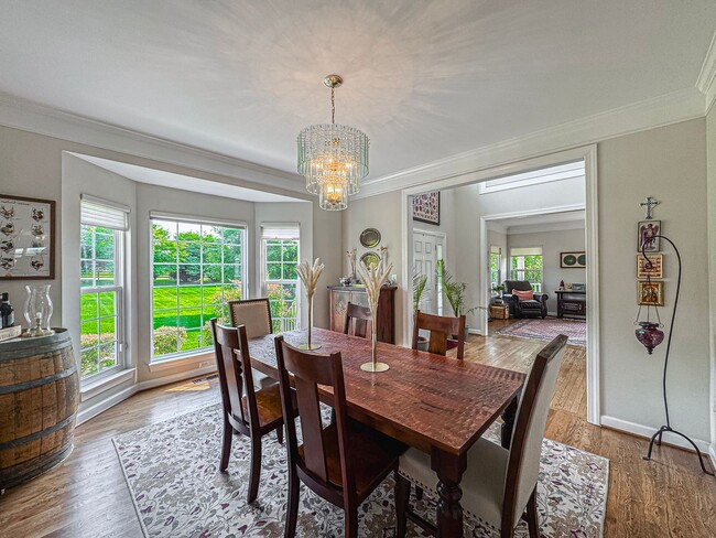 Building Photo - Fantastic 4 Bed 2.5 Bath Single Family Hom...