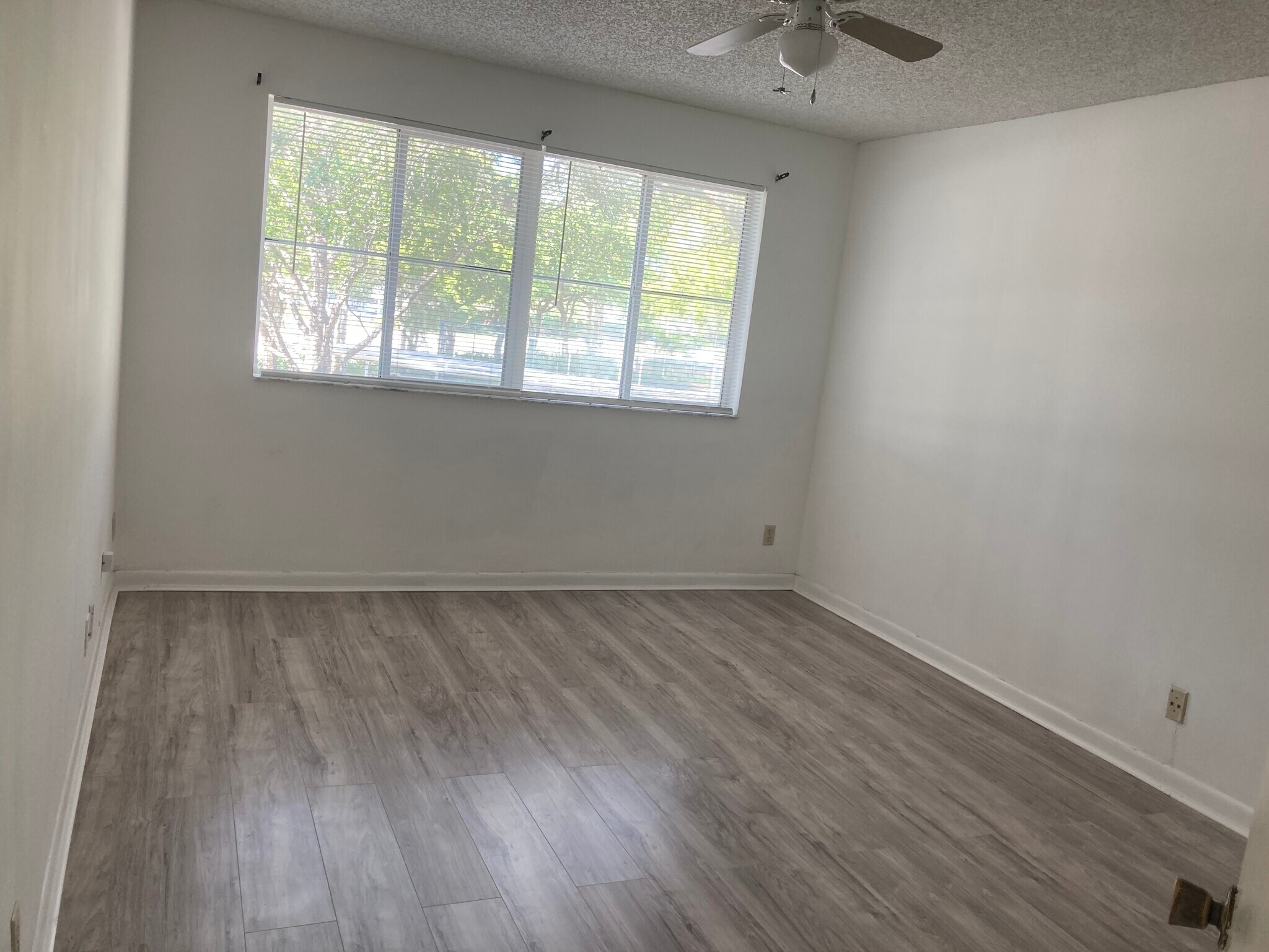 Building Photo - 9777 Westview Dr