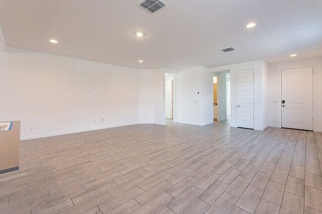 Building Photo - Modern Elegance in the Heart of Asante – L...
