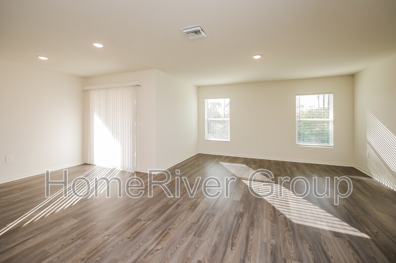 Building Photo - 2475 NW 23rd Ave