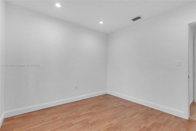 Building Photo - 11728 SW 97th St