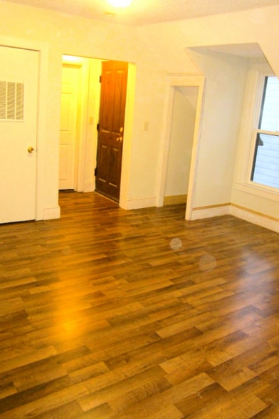 Building Photo - 2615 Polk St NE