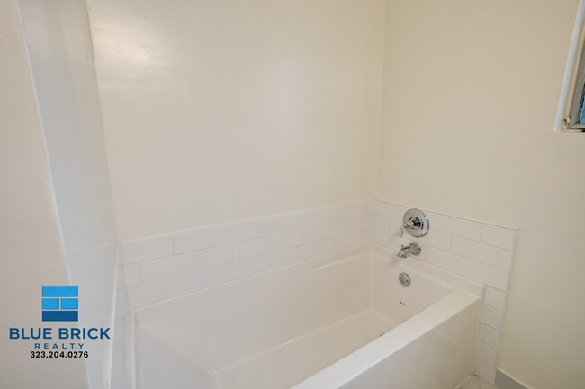 Building Photo - 426 Rexford Dr
