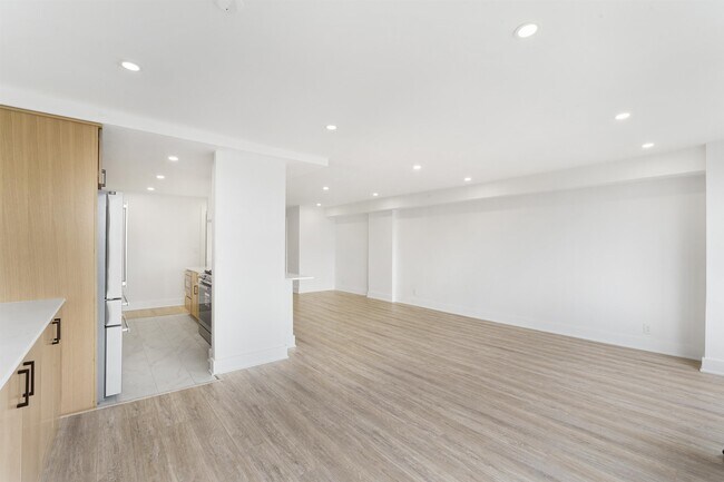 Building Photo - 201 St Pauls Ave