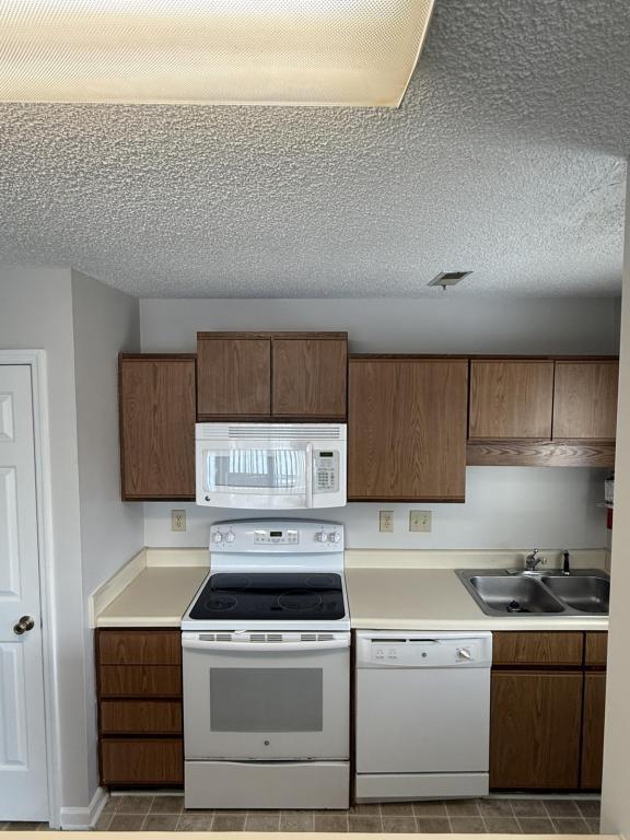 Building Photo - 204 Double Eagle Dr