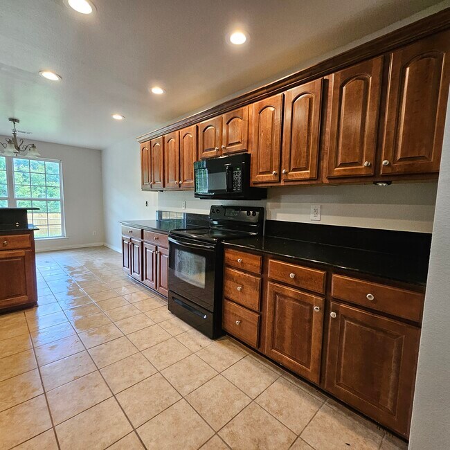 Building Photo - 550 McKissic Spring Rd