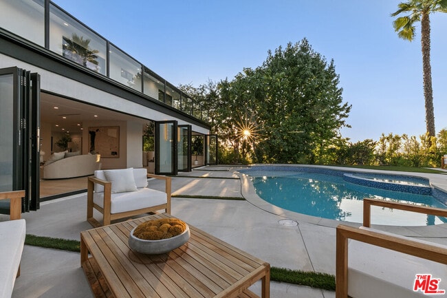 Building Photo - 18101 Green Meadow Dr