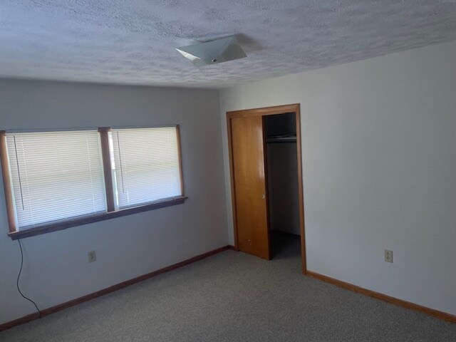 Building Photo - 2910 Fernwood Ave