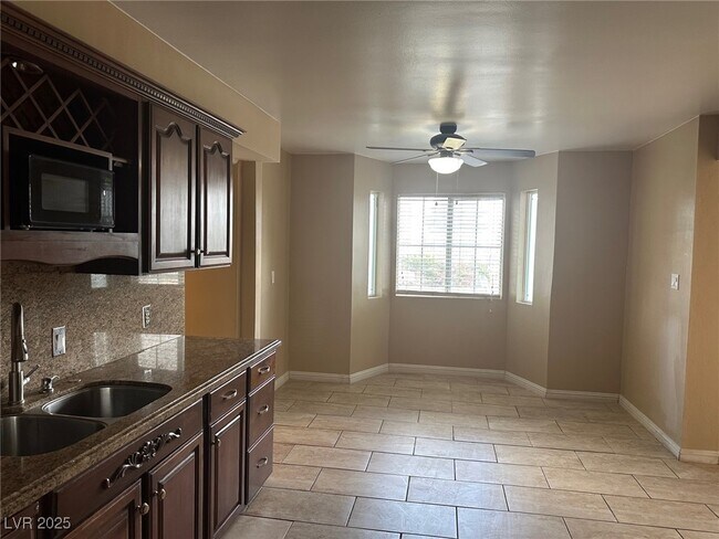 Building Photo - 504 Falcon Ln