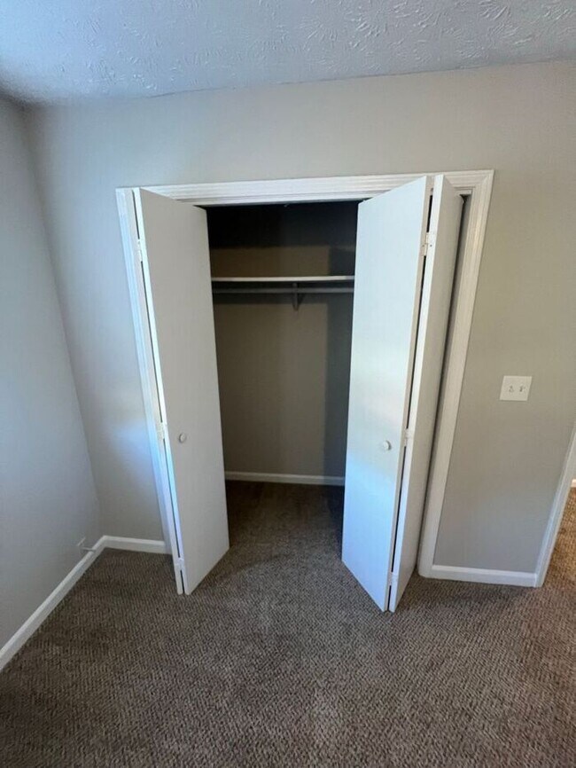 Building Photo - Finally a 2 bedroom 1.5 bath townhome READY NOW!