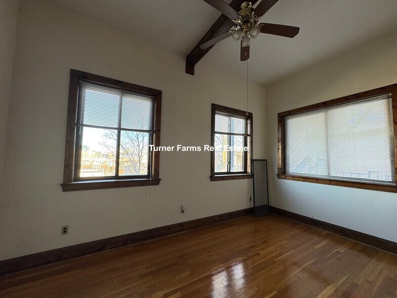 Building Photo - 149 Hillside St