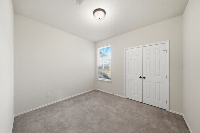 Building Photo - 8663 Cedardale Park Dr