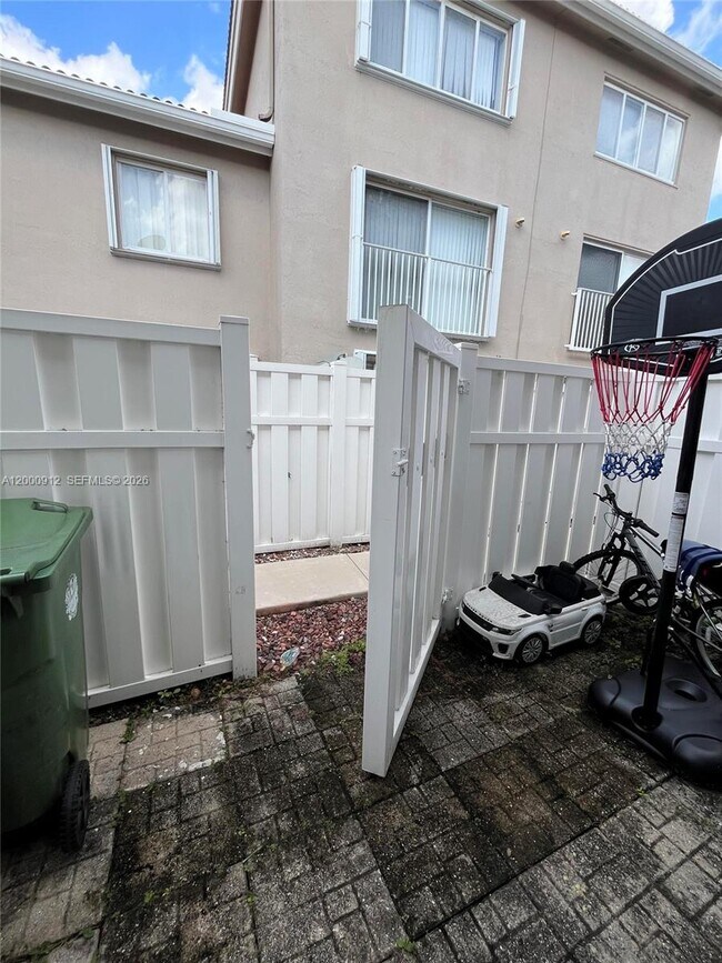 Building Photo - 171 Riviera Cir