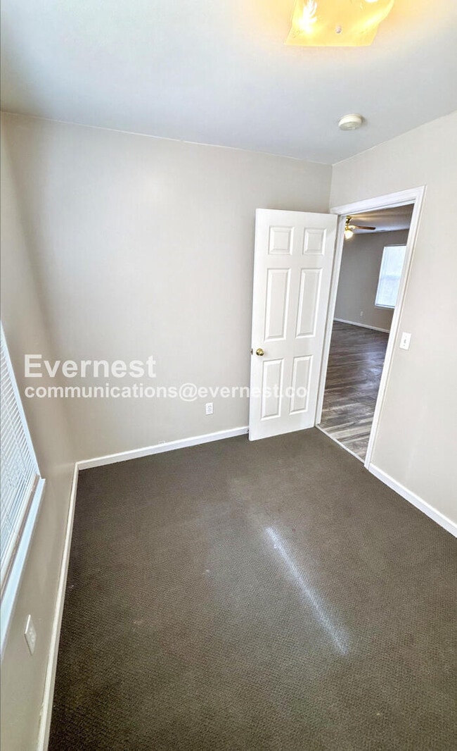 Building Photo - 5821 Weeks Ave