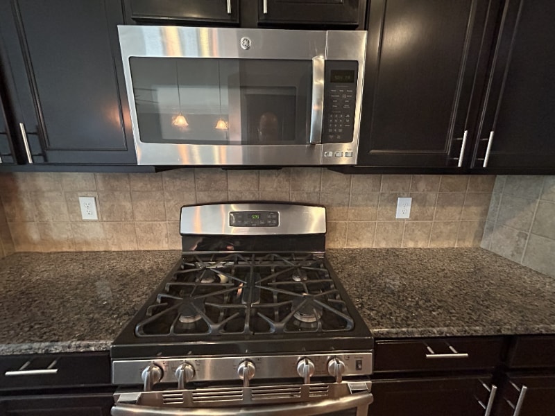 Building Photo - 427 Rockcrest Way