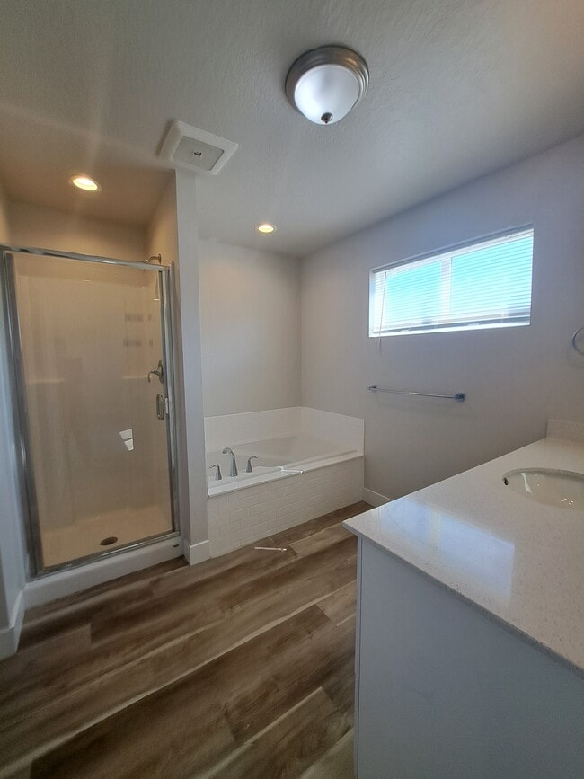 Building Photo - 998 N 20 E