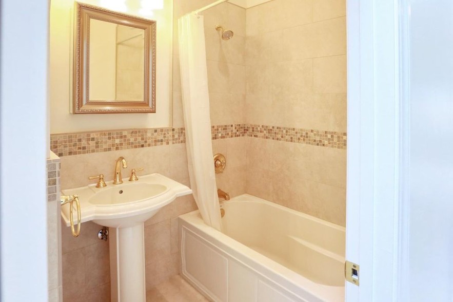 master bath - 4149 El Bosque Dr