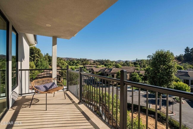 Building Photo - 252 Capri Dr